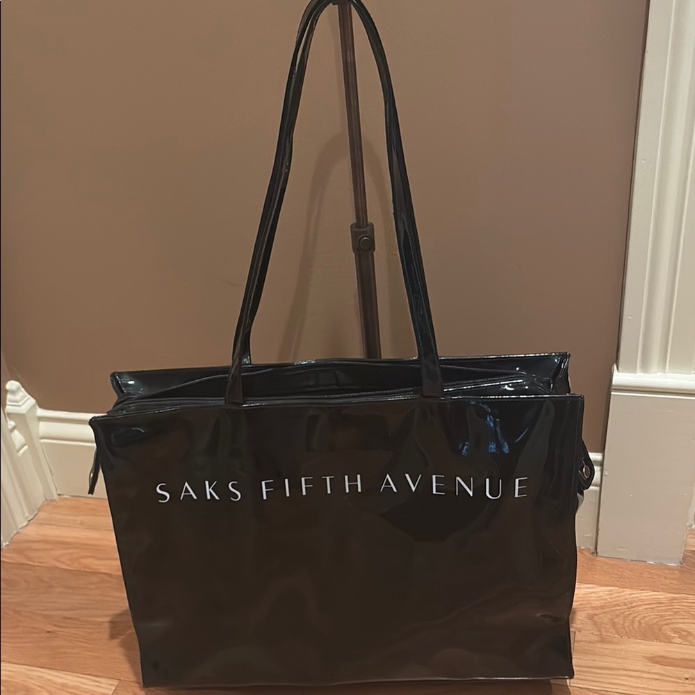 Saks Fifth Avenue Large Glossy zip Black Tote gym shopping bag patent leather - Picture 2 of 5